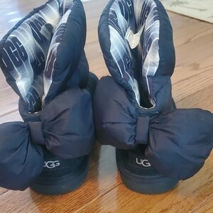 KIDS SIZE 3 BLACK UGG BAILEY BOW BOOTS